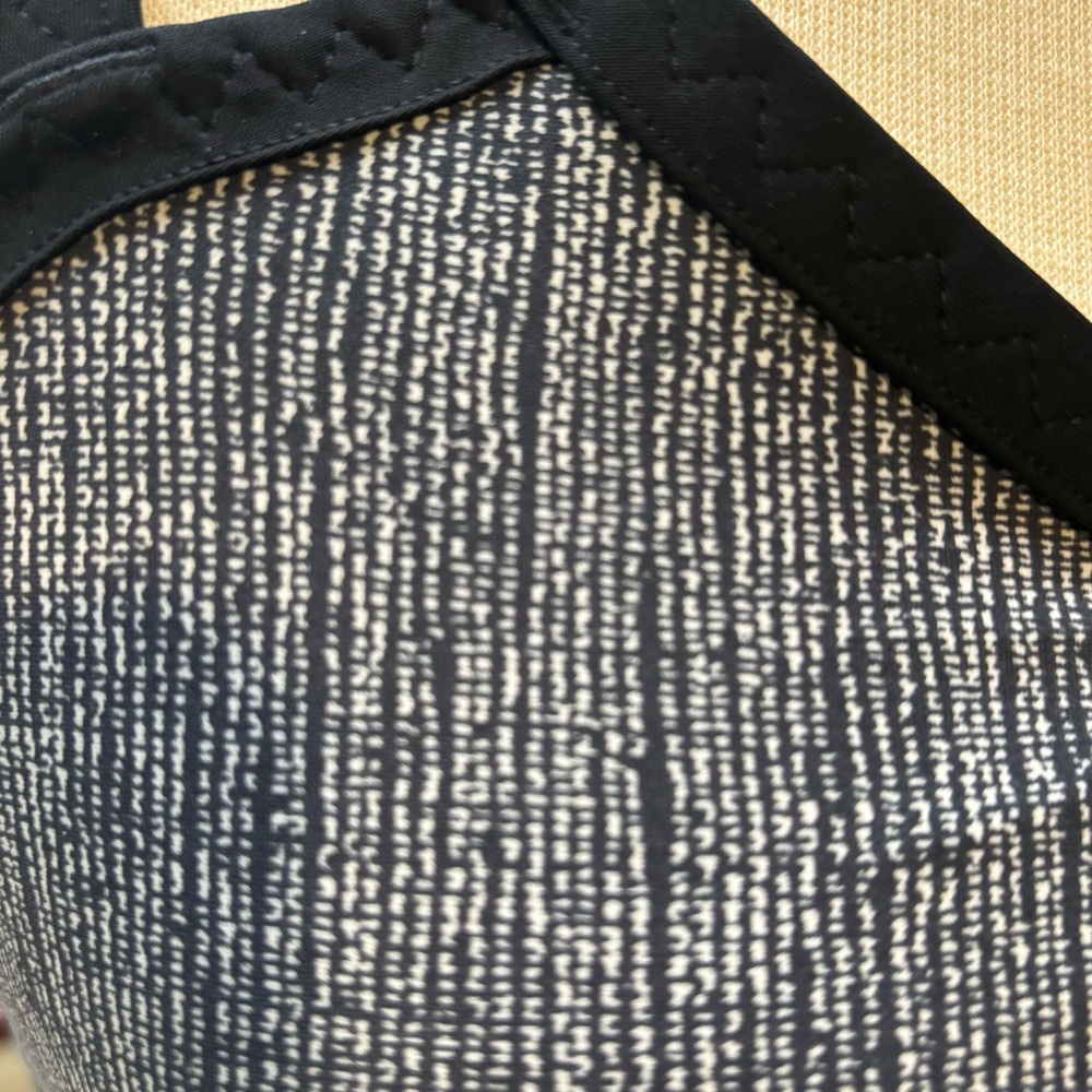 NWOT Lululemon Black and White Water Bound Bra Swim Run Activewear Size 10 - Picture 9 of 12
